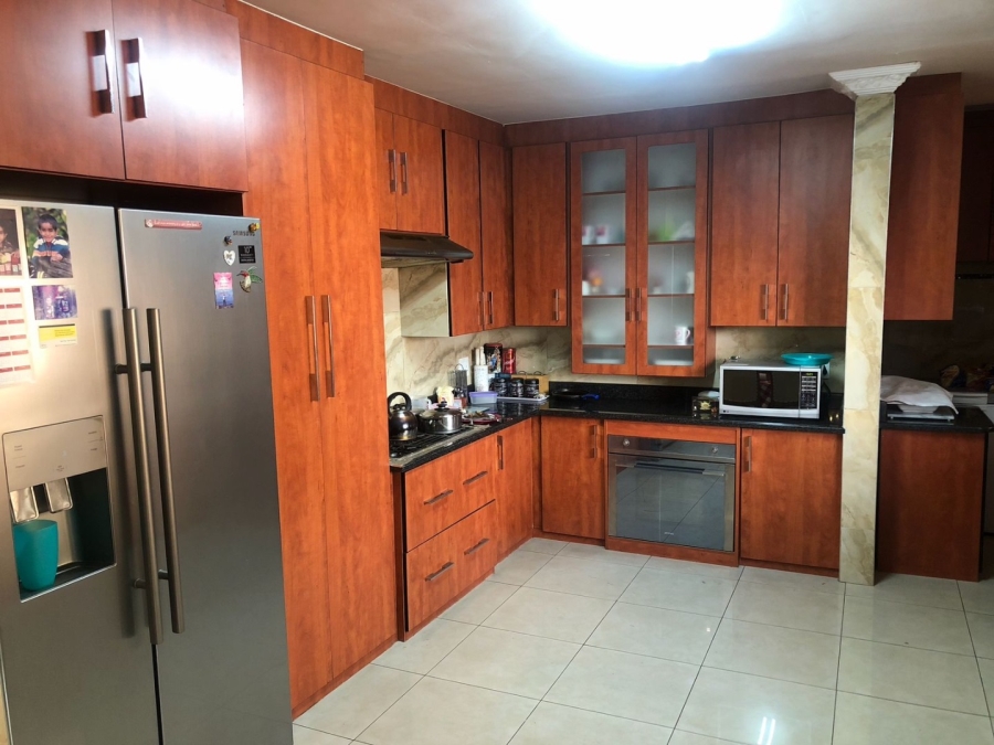 5 Bedroom Property for Sale in Crescent Wood Country Estate Gauteng
