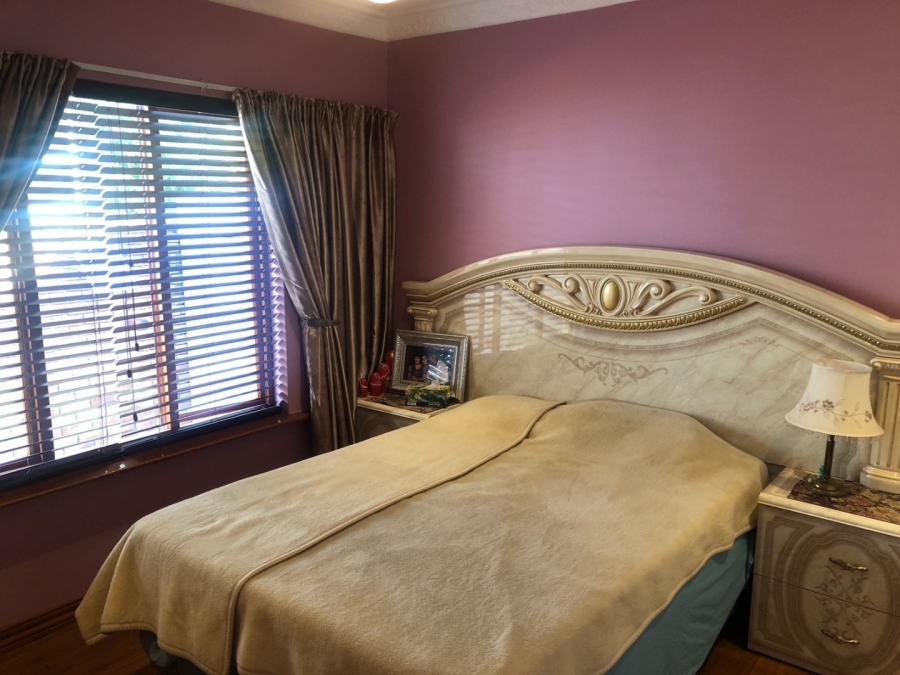 5 Bedroom Property for Sale in Crescent Wood Country Estate Gauteng