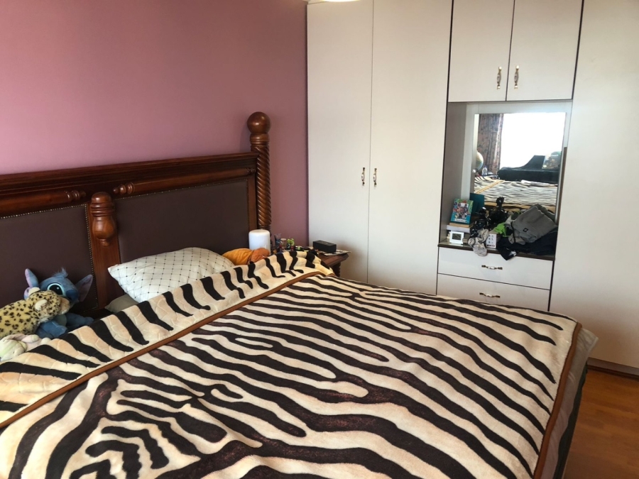 5 Bedroom Property for Sale in Crescent Wood Country Estate Gauteng