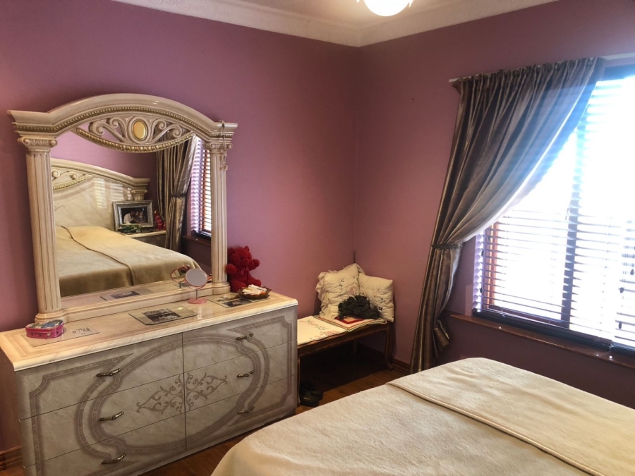 5 Bedroom Property for Sale in Crescent Wood Country Estate Gauteng