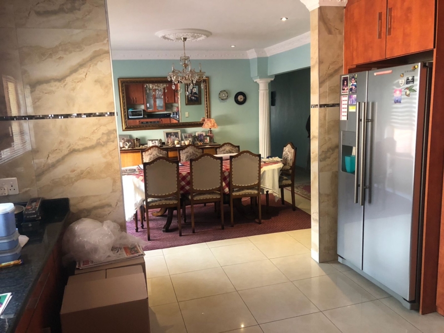 5 Bedroom Property for Sale in Crescent Wood Country Estate Gauteng