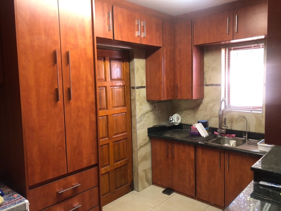5 Bedroom Property for Sale in Crescent Wood Country Estate Gauteng