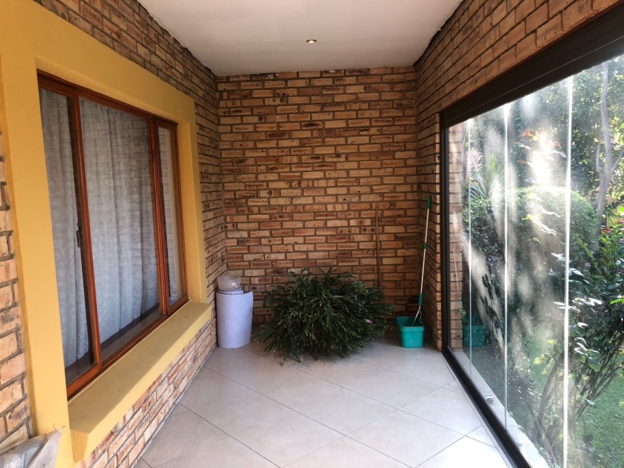 5 Bedroom Property for Sale in Crescent Wood Country Estate Gauteng