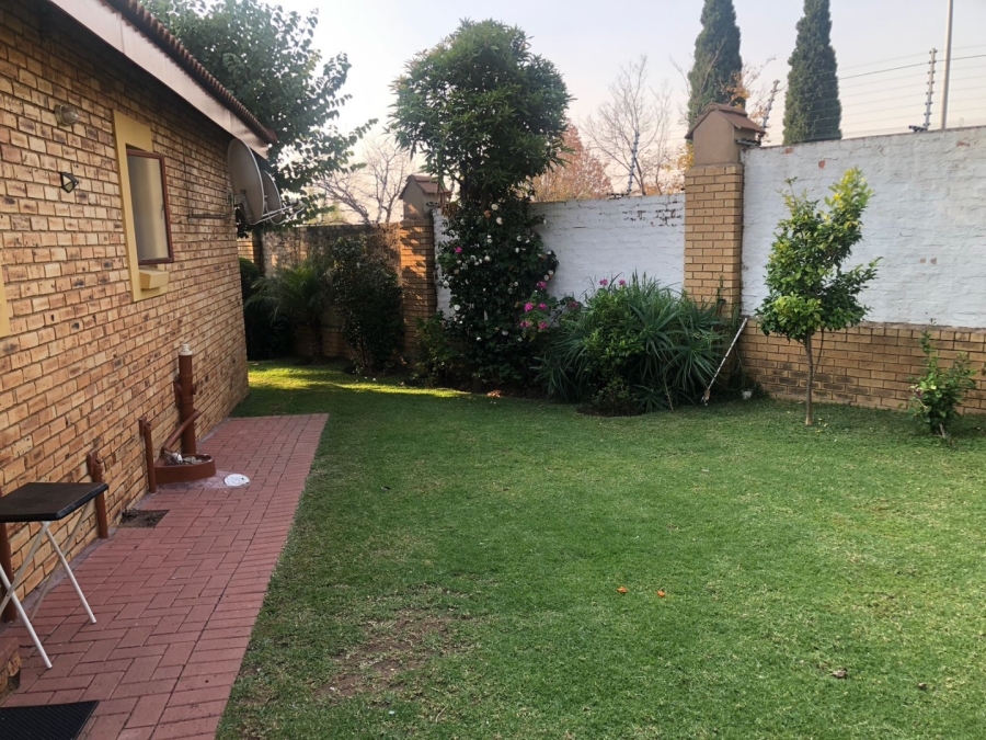 5 Bedroom Property for Sale in Crescent Wood Country Estate Gauteng