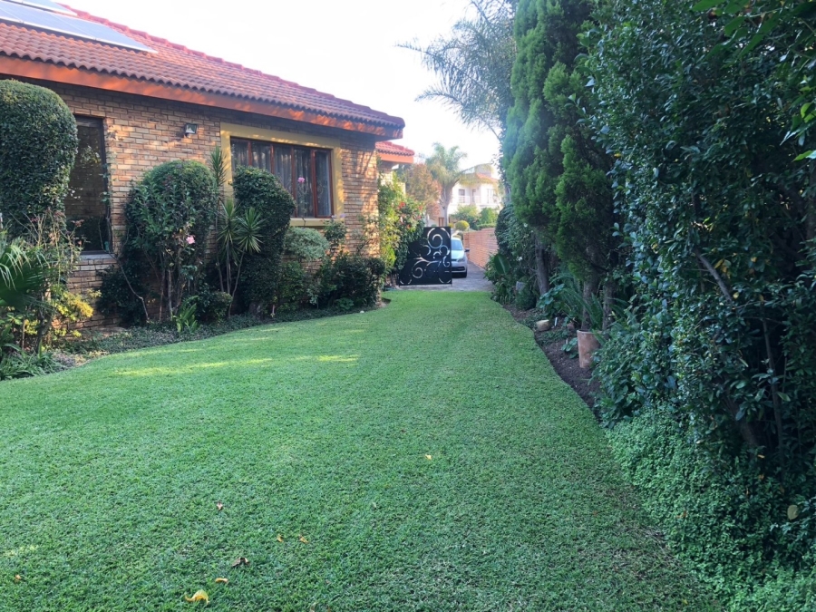 5 Bedroom Property for Sale in Crescent Wood Country Estate Gauteng