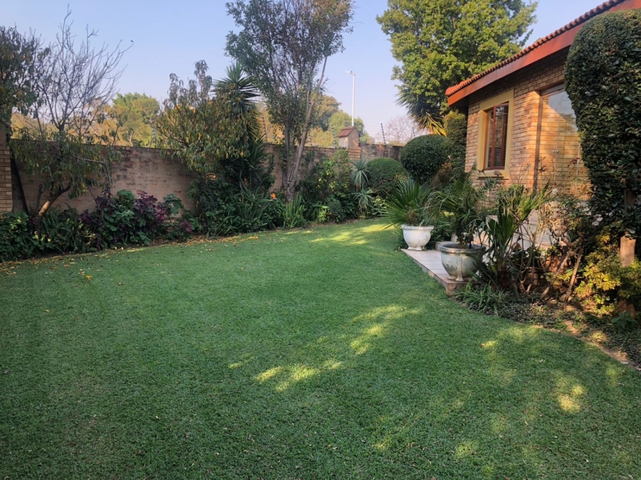5 Bedroom Property for Sale in Crescent Wood Country Estate Gauteng