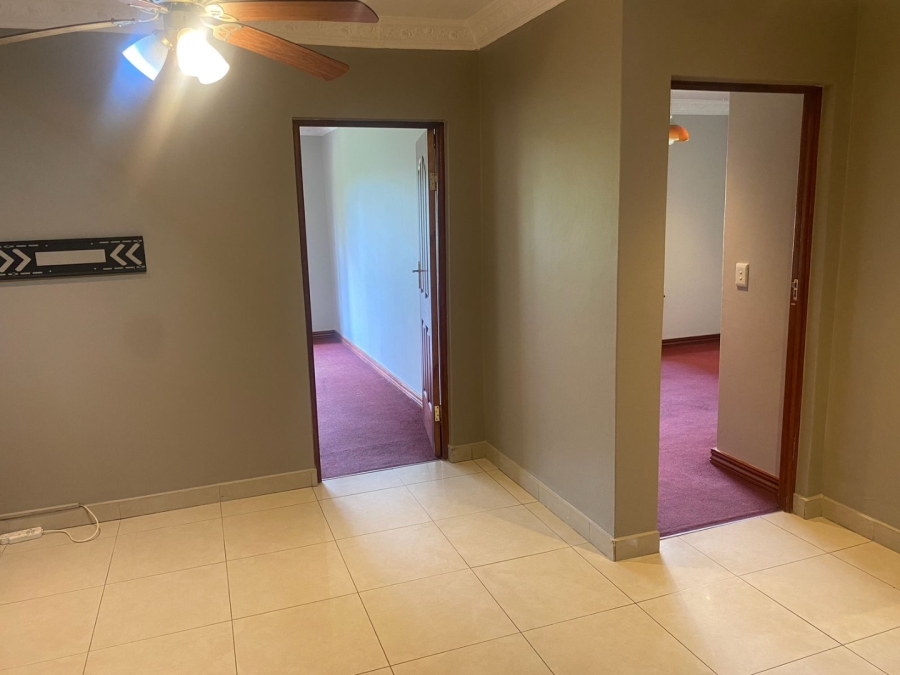 5 Bedroom Property for Sale in Crescent Wood Country Estate Gauteng