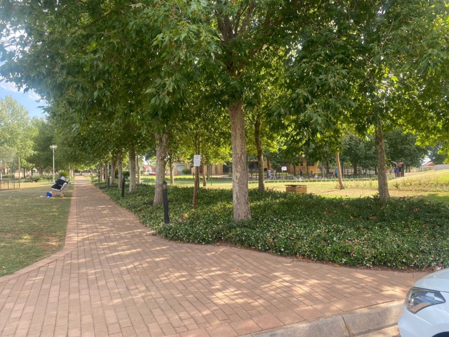 5 Bedroom Property for Sale in Crescent Wood Country Estate Gauteng
