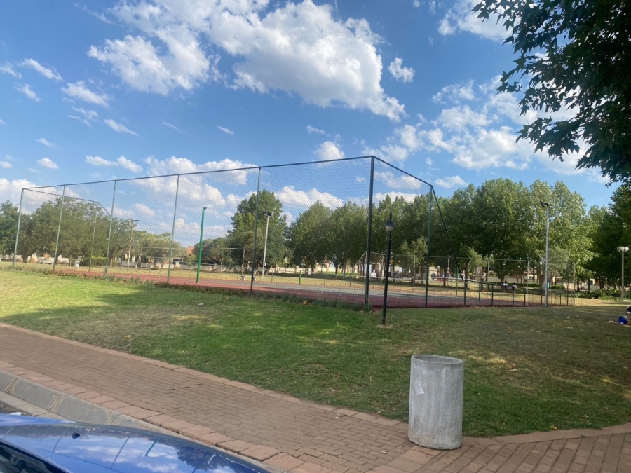 5 Bedroom Property for Sale in Crescent Wood Country Estate Gauteng