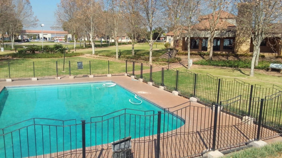 5 Bedroom Property for Sale in Crescent Wood Country Estate Gauteng