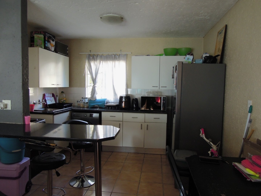 To Let 2 Bedroom Property for Rent in Die Hoewes Gauteng