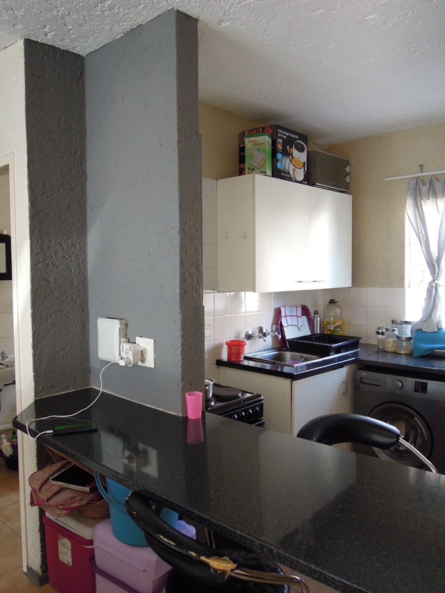 To Let 2 Bedroom Property for Rent in Die Hoewes Gauteng