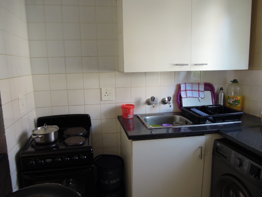 To Let 2 Bedroom Property for Rent in Die Hoewes Gauteng