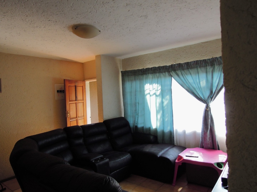 To Let 2 Bedroom Property for Rent in Die Hoewes Gauteng