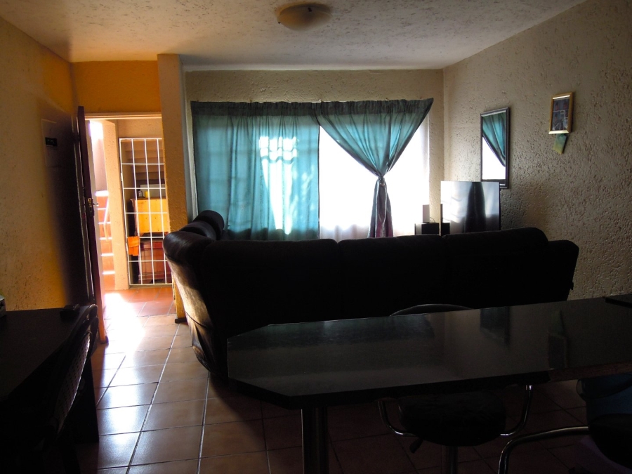 To Let 2 Bedroom Property for Rent in Die Hoewes Gauteng
