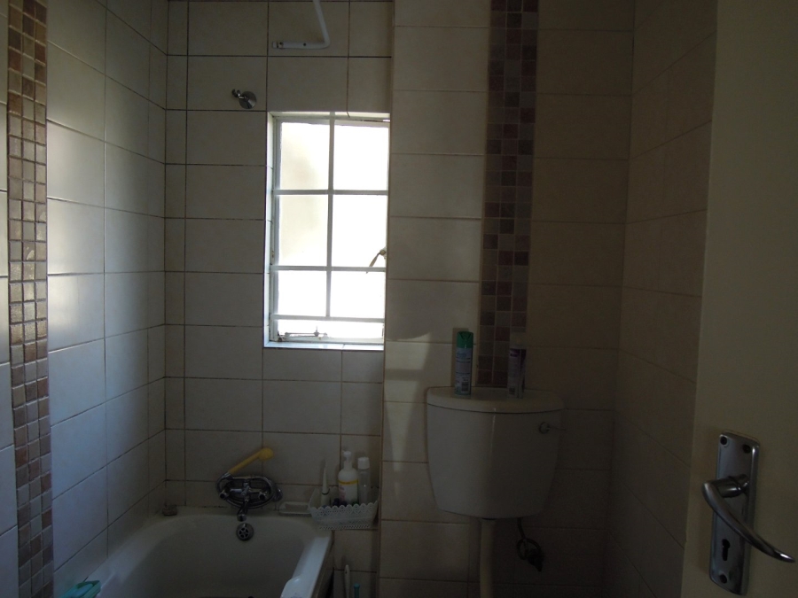 To Let 2 Bedroom Property for Rent in Die Hoewes Gauteng