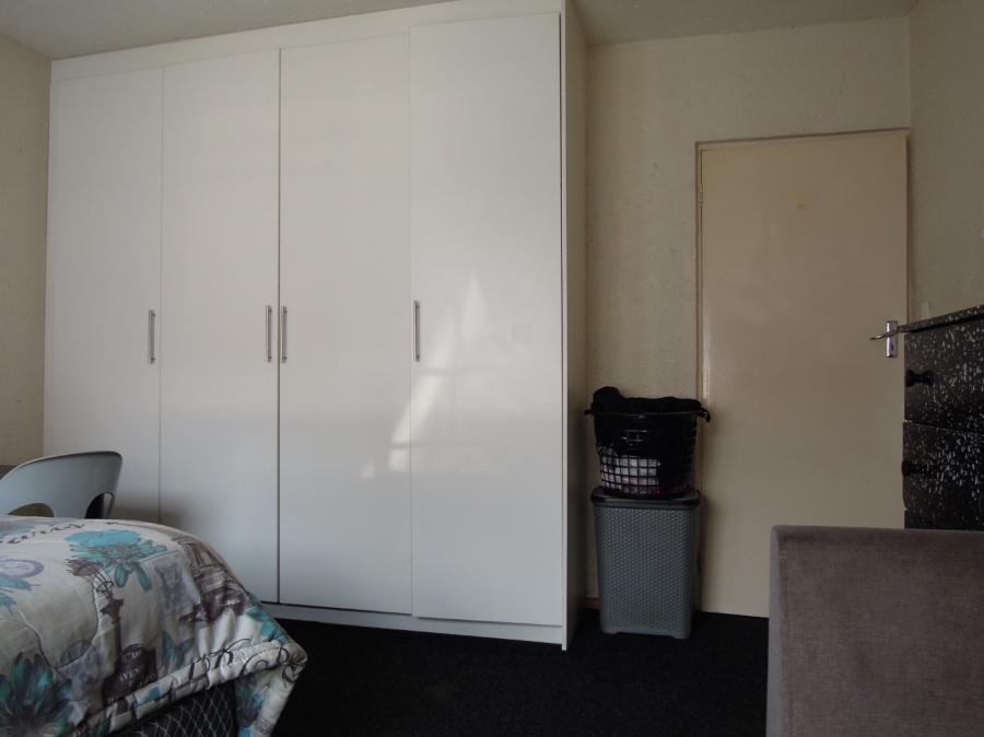 To Let 2 Bedroom Property for Rent in Die Hoewes Gauteng