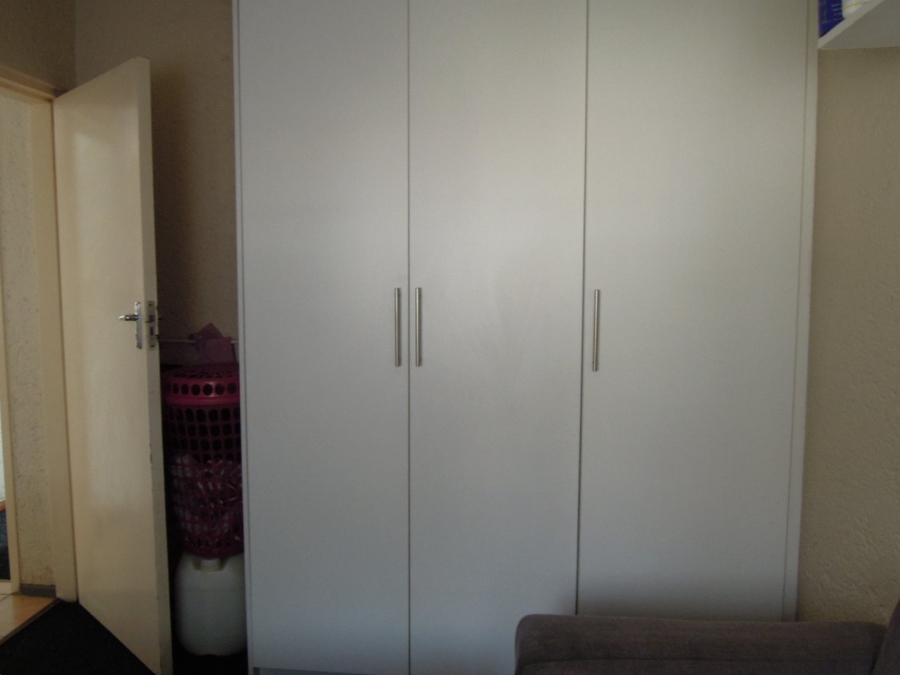 To Let 2 Bedroom Property for Rent in Die Hoewes Gauteng
