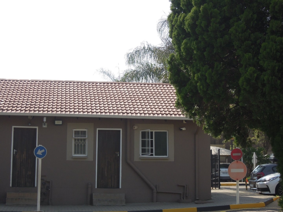 To Let 2 Bedroom Property for Rent in Die Hoewes Gauteng