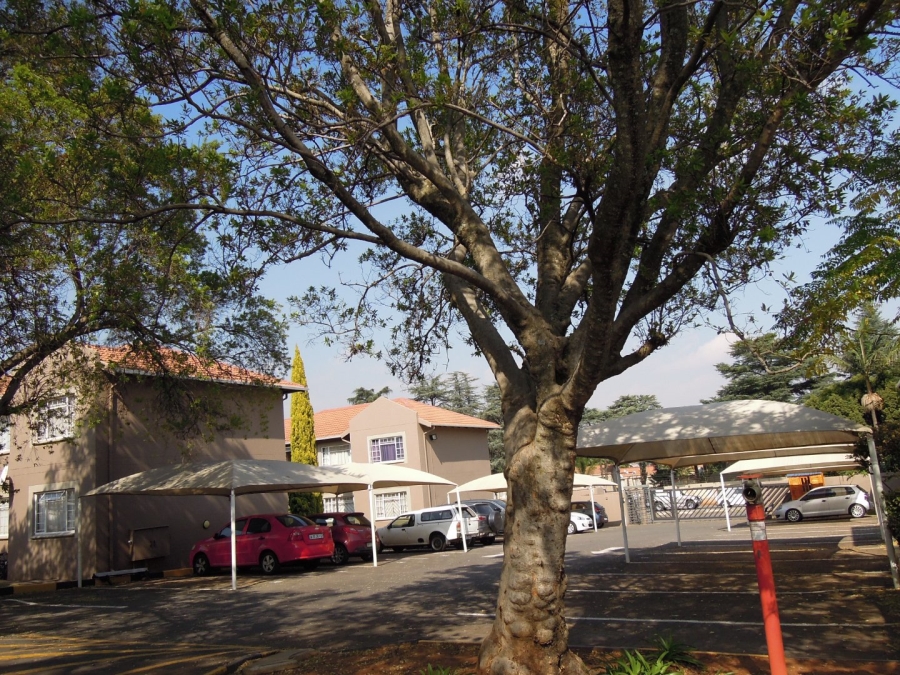To Let 2 Bedroom Property for Rent in Die Hoewes Gauteng