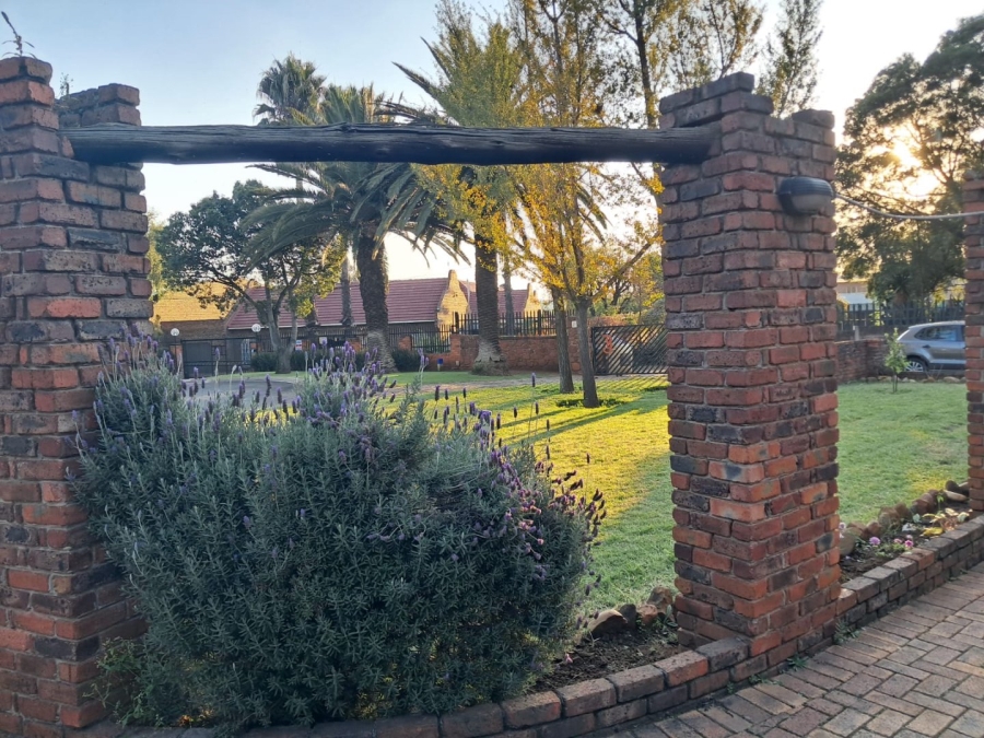 To Let 4 Bedroom Property for Rent in Witfield Gauteng