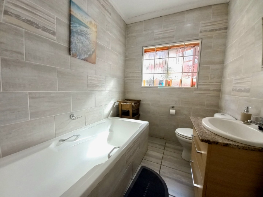 4 Bedroom Property for Sale in Primrose Hill Gauteng