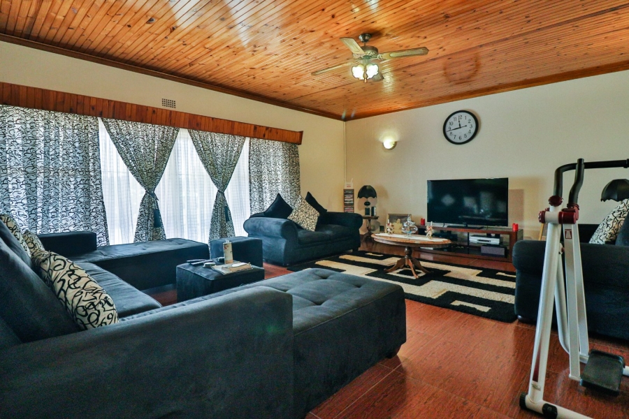 6 Bedroom Property for Sale in Tedderfield A H Gauteng