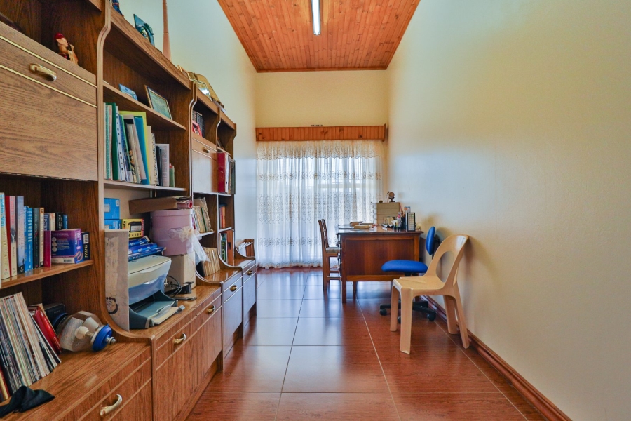 6 Bedroom Property for Sale in Tedderfield A H Gauteng