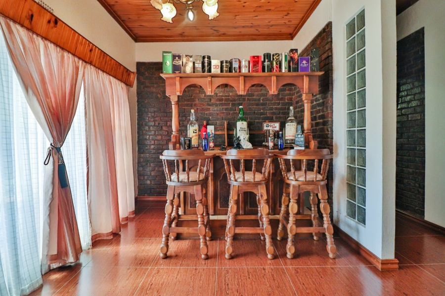 6 Bedroom Property for Sale in Tedderfield A H Gauteng