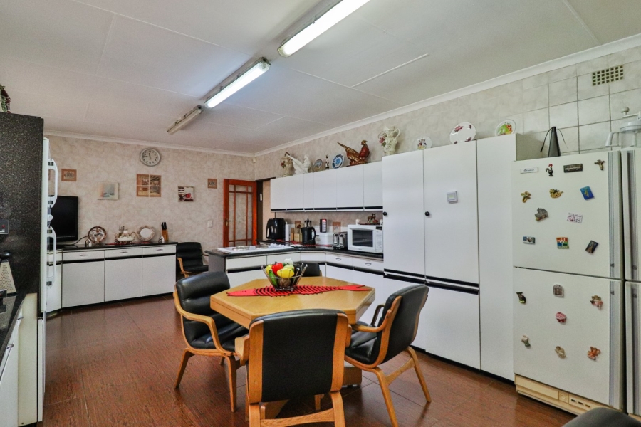 6 Bedroom Property for Sale in Tedderfield A H Gauteng