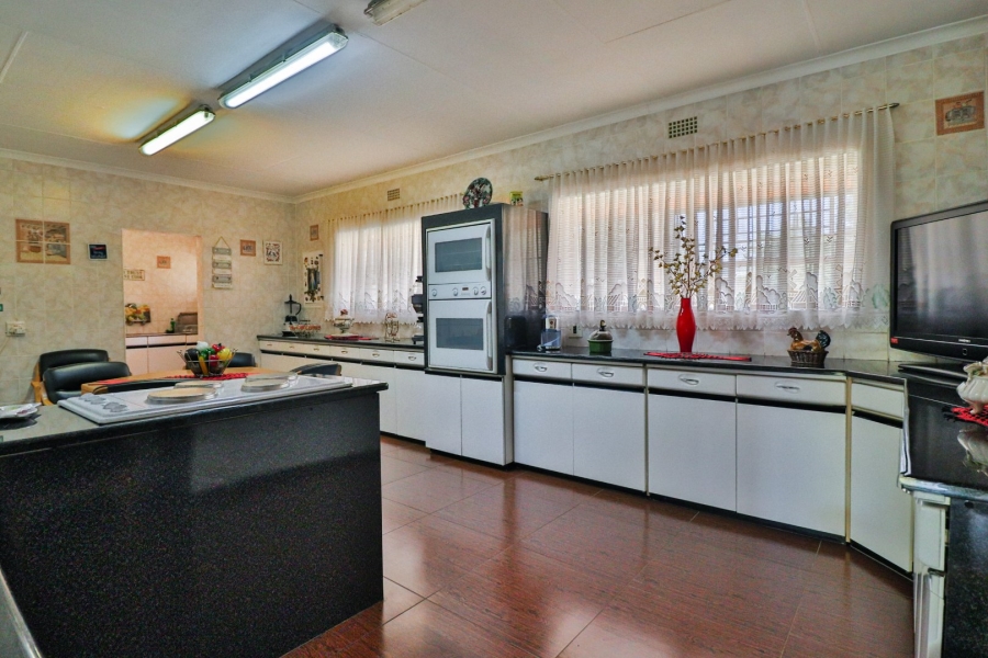 6 Bedroom Property for Sale in Tedderfield A H Gauteng