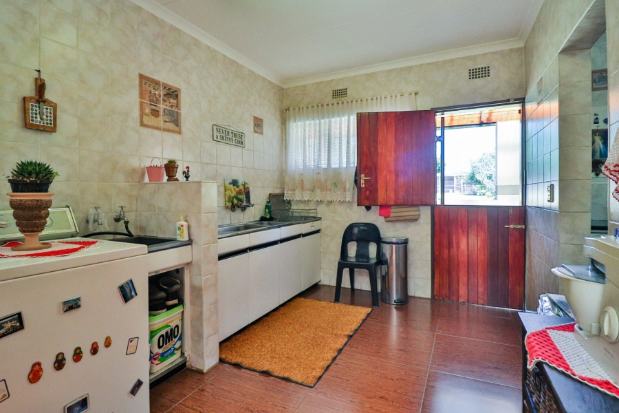 6 Bedroom Property for Sale in Tedderfield A H Gauteng