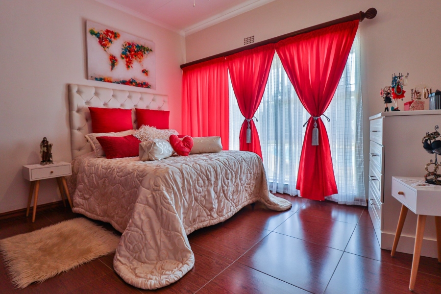 6 Bedroom Property for Sale in Tedderfield A H Gauteng