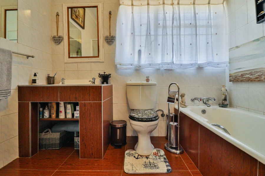 6 Bedroom Property for Sale in Tedderfield A H Gauteng