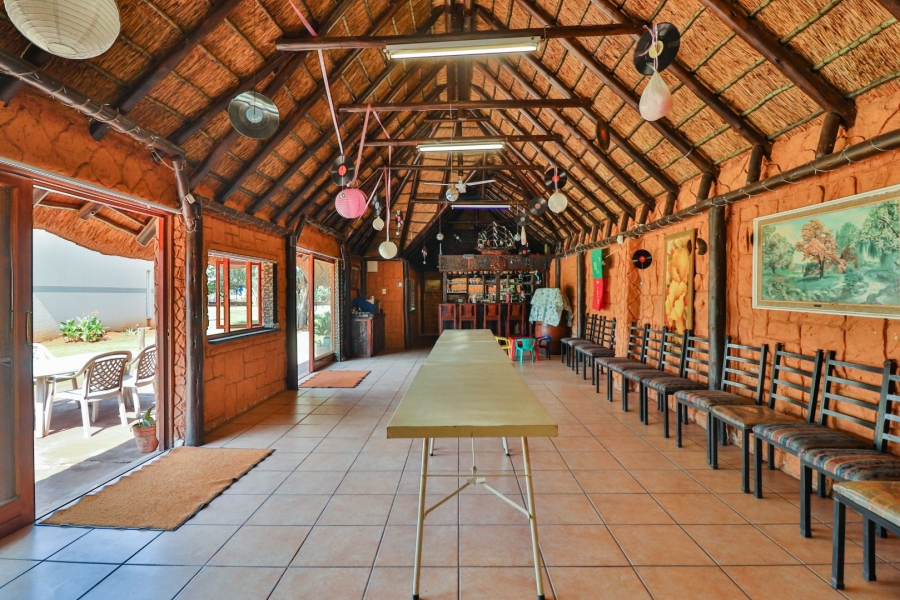 6 Bedroom Property for Sale in Tedderfield A H Gauteng