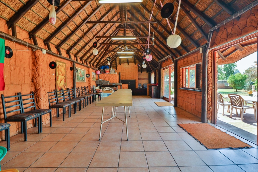 6 Bedroom Property for Sale in Tedderfield A H Gauteng