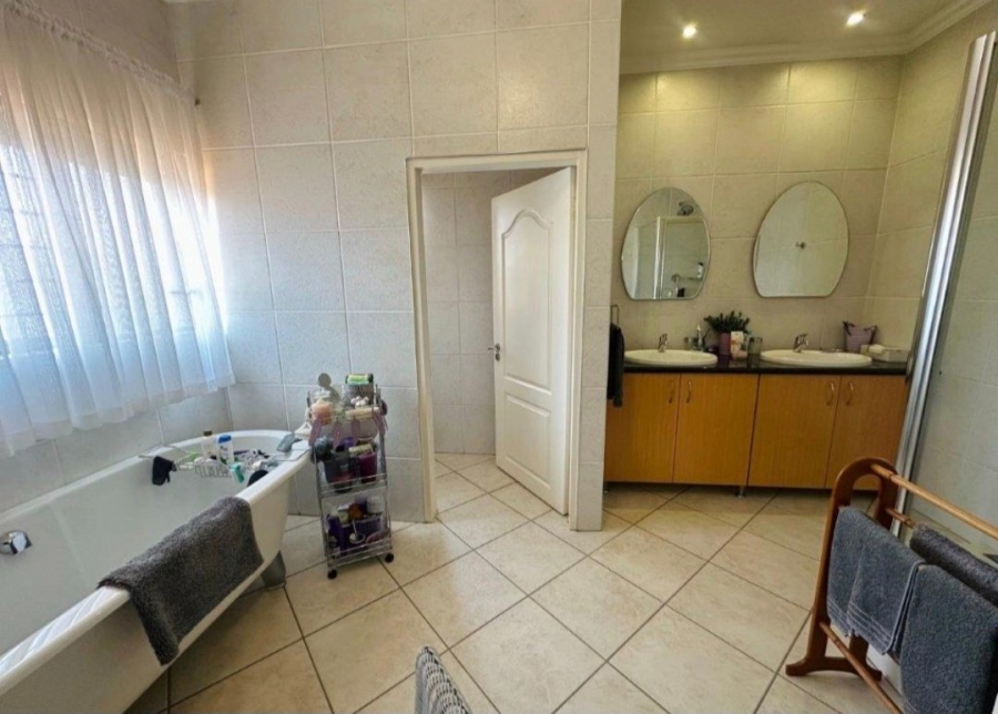 3 Bedroom Property for Sale in Bassonia Gauteng