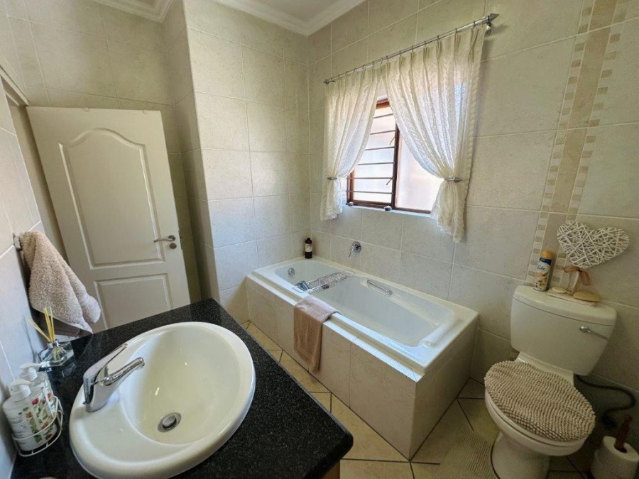 3 Bedroom Property for Sale in Bassonia Gauteng