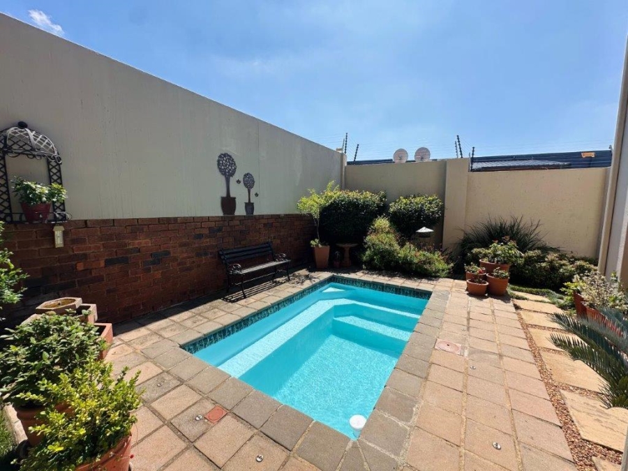 3 Bedroom Property for Sale in Bassonia Gauteng