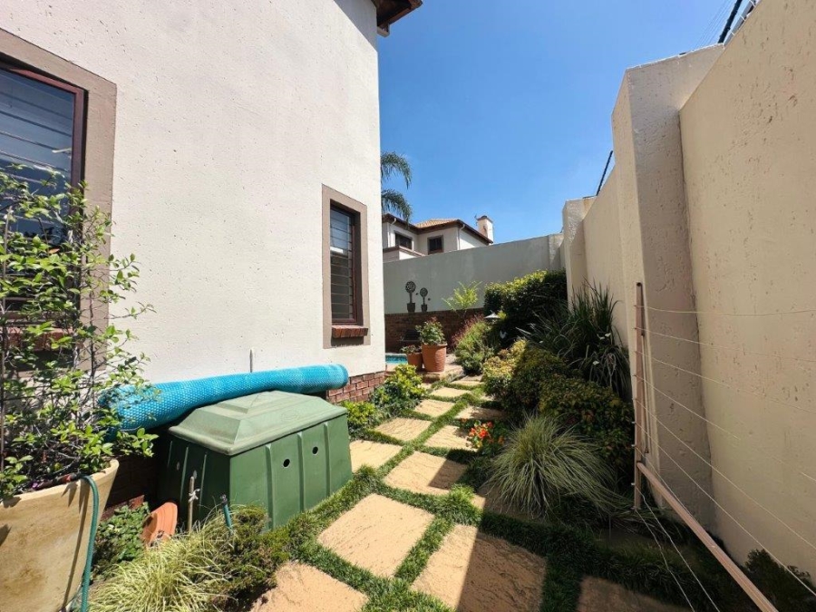 3 Bedroom Property for Sale in Bassonia Gauteng
