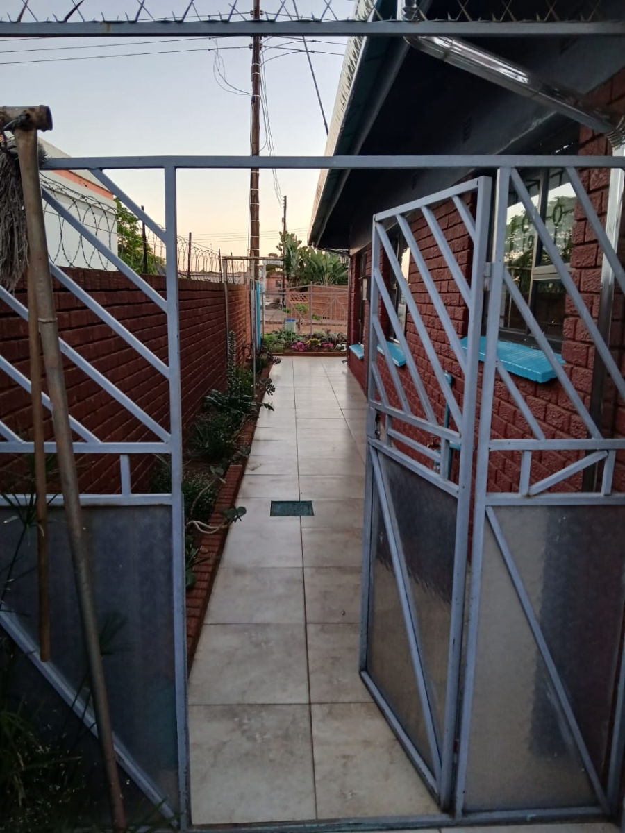 4 Bedroom Property for Sale in Soshanguve G Gauteng