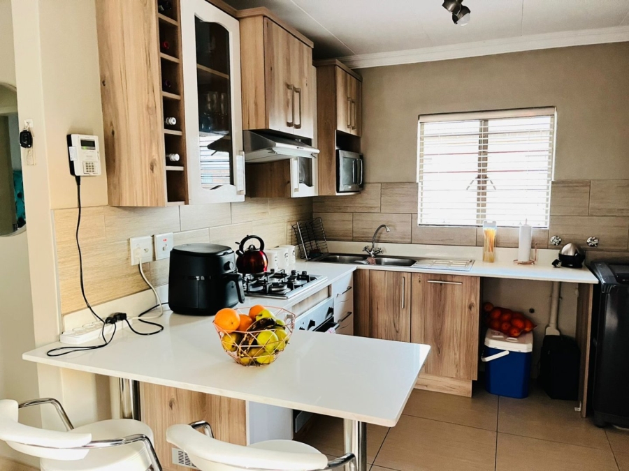 2 Bedroom Property for Sale in Andeon AH Gauteng