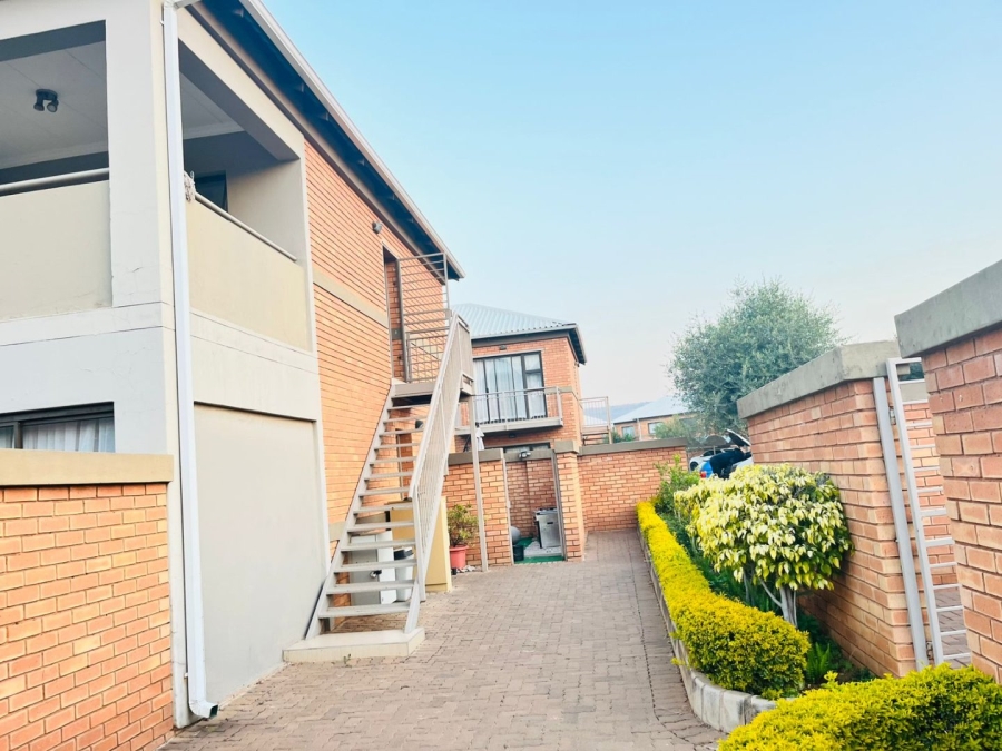 2 Bedroom Property for Sale in Andeon AH Gauteng