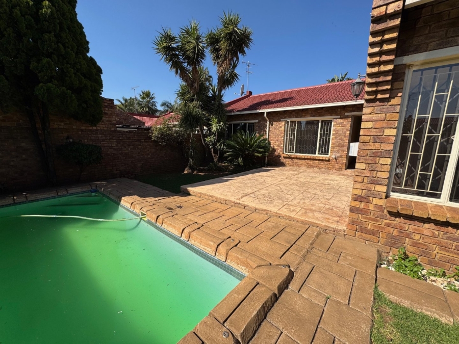 3 Bedroom Property for Sale in Glen Marais Gauteng