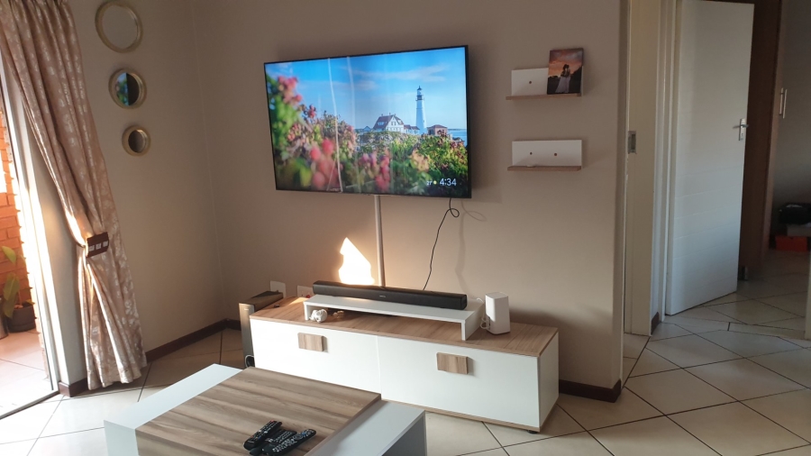 2 Bedroom Property for Sale in Monavoni Gauteng