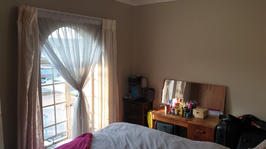 2 Bedroom Property for Sale in Monavoni Gauteng