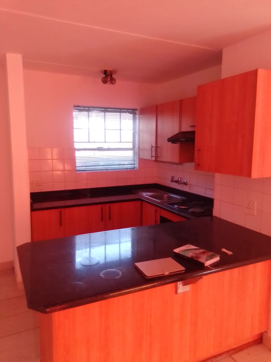 To Let 2 Bedroom Property for Rent in Mondeor Gauteng