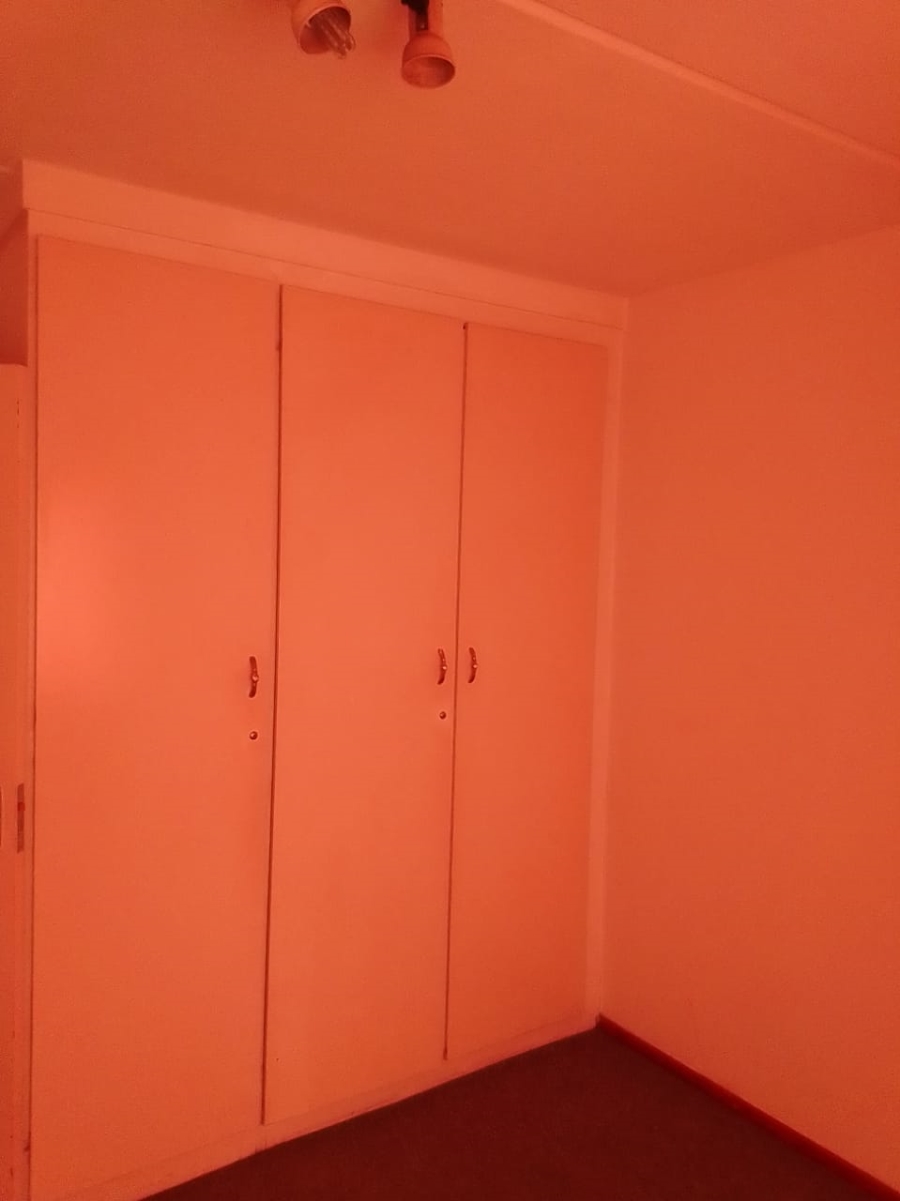 To Let 2 Bedroom Property for Rent in Mondeor Gauteng
