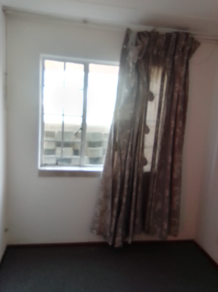 To Let 2 Bedroom Property for Rent in Mondeor Gauteng