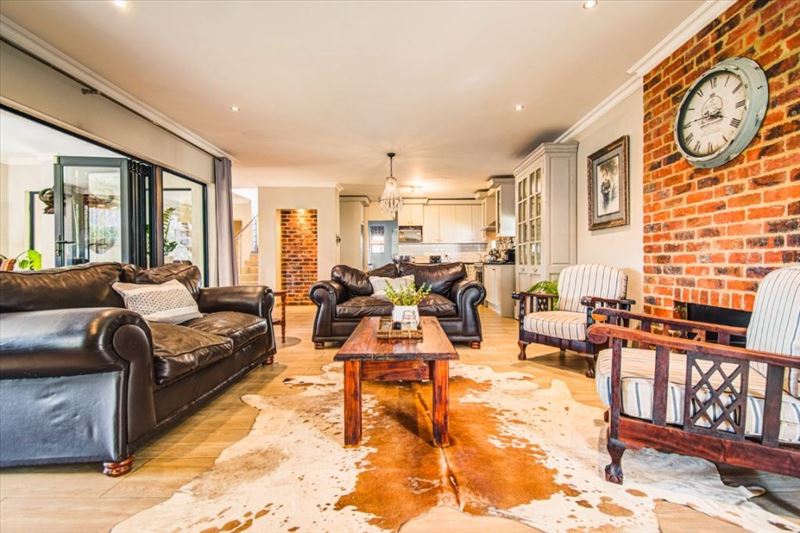 4 Bedroom Property for Sale in Glen Eagle Estate Gauteng